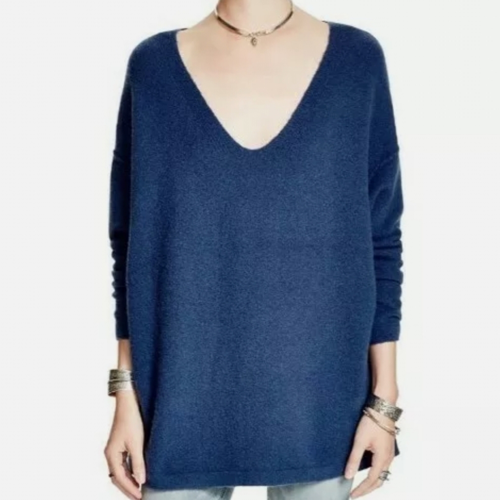 Free People SOFTLY VEE Blue Knit Sweater Wool Yak Nylon Blend V Neck Oversized